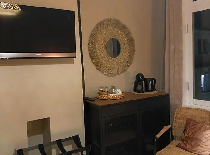 Nonne Blanche Oda ve Kahvaltı 4*